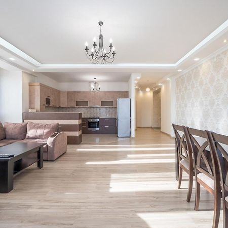 2 Bedrooms 2 Bathrooms Large And Lux Apartment Best Location เยเรวาน ภายนอก รูปภาพ