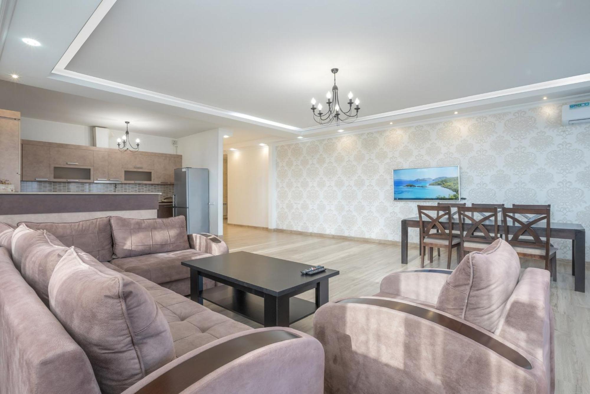 2 Bedrooms 2 Bathrooms Large And Lux Apartment Best Location เยเรวาน ภายนอก รูปภาพ
