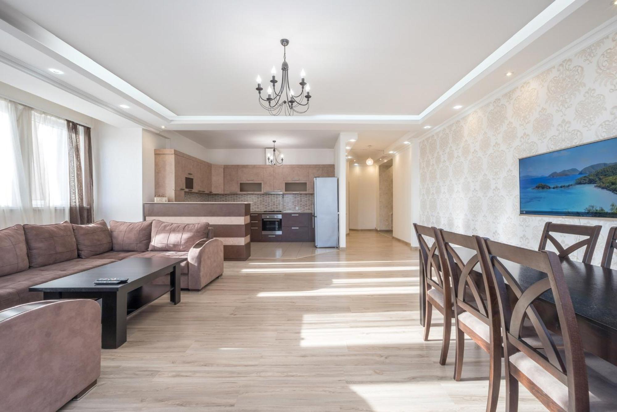 2 Bedrooms 2 Bathrooms Large And Lux Apartment Best Location เยเรวาน ภายนอก รูปภาพ